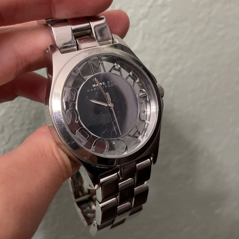 Translucent round watch - Picture 3 of 7